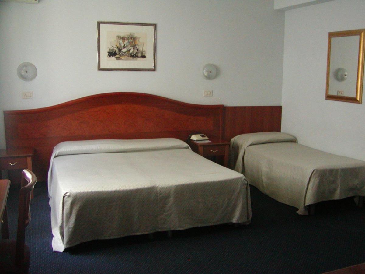 Hotel Tortorina Urbino Zimmer foto